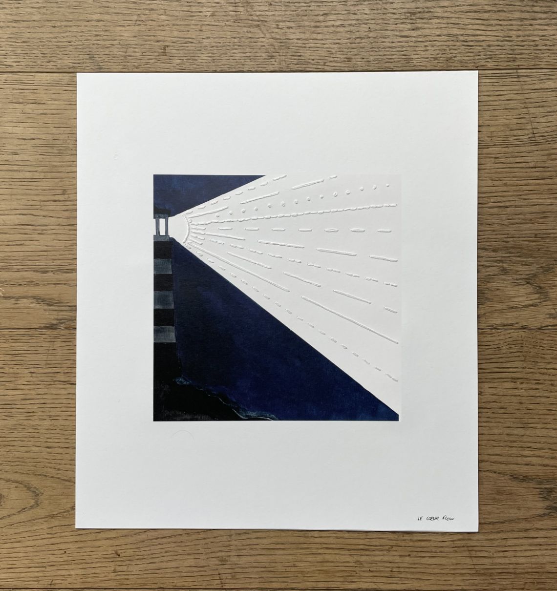 Broderie sur papier avec fil de coton blanc.